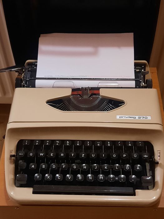 Mașină de scris Privileg 270 impecabilă