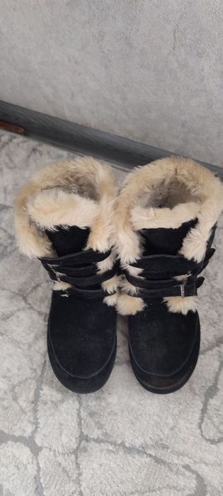 Продаются теплые замшевые сапожки