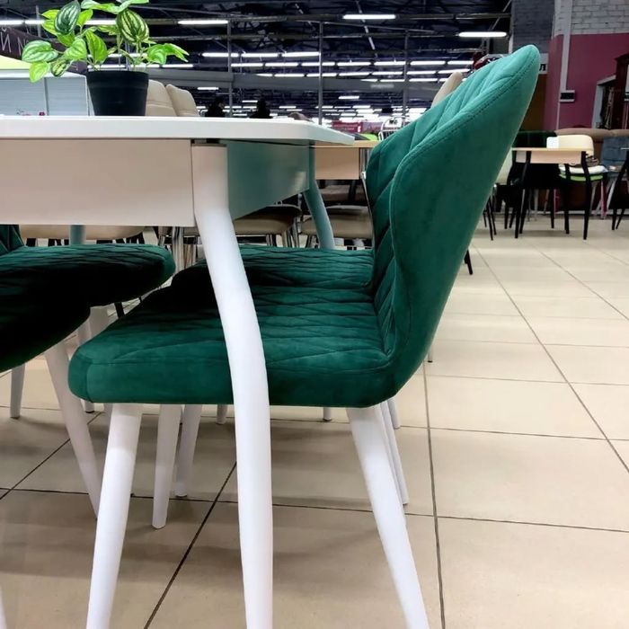 Кухонный стол и стулья