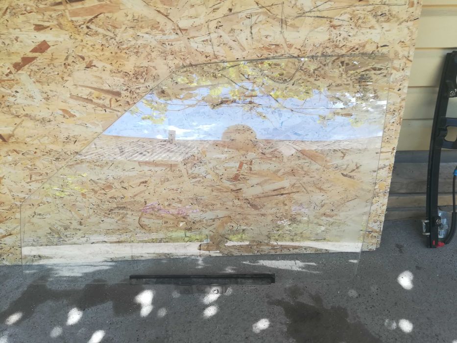 стекло левое  2109