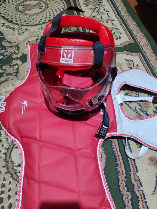 Экипировка и шлем тэквандо всё новое.