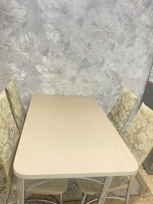 Продам кухонный стол