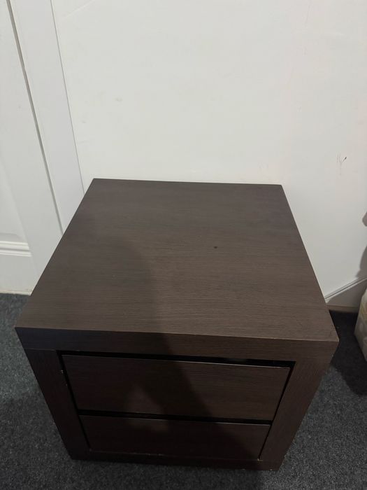 Продам 2 одинаковые тумбочки Срочно !