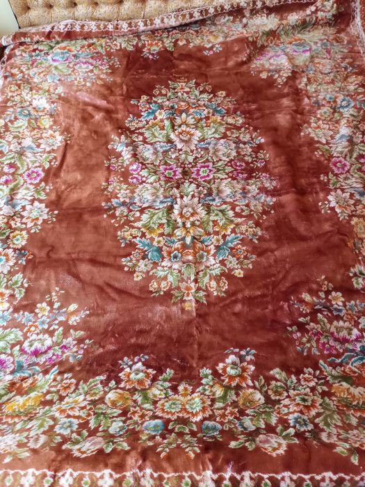 Carpete, cuvertura și fata de masa  persane