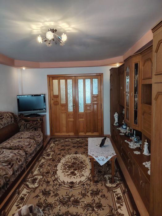 Vând apartament 3 camere  Râșnov