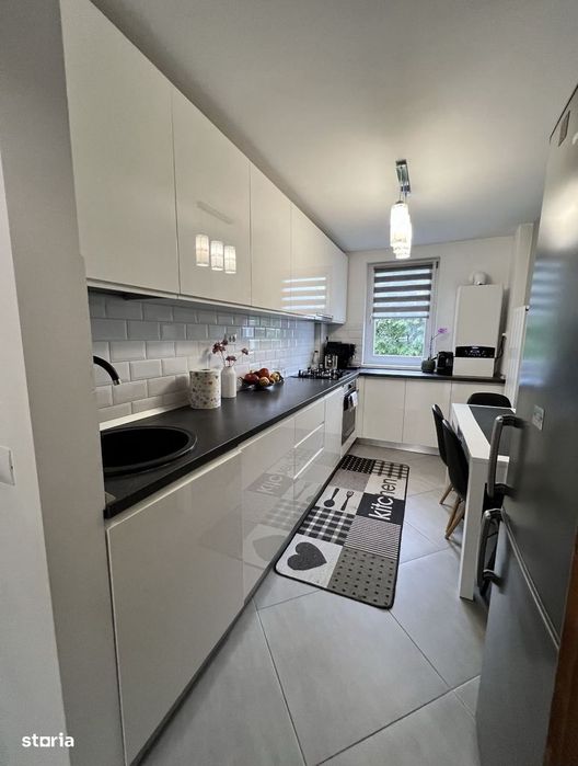 De vanzare apartament cu 3 camere, 2 balcoane, renovat, zona Pascal