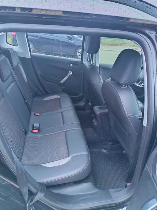 Peugeot 2008 1.2i 82 cp Allure 2019 91650 km TVA deductibil