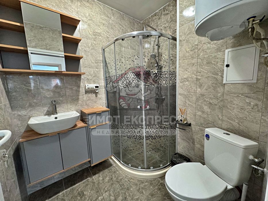 Двустаен обзаведен апартамент, с гараж, под наем, до Болницата