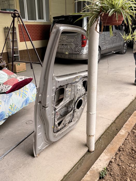 Правая дверь от Hyundai Grand Starex