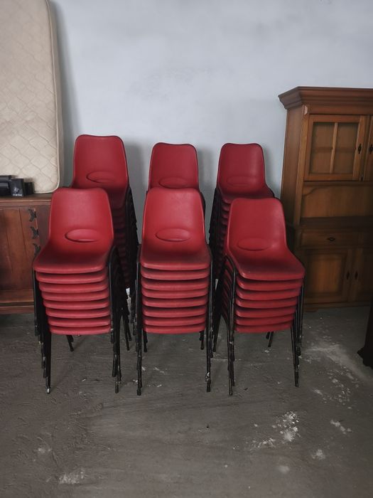 Scaune tip scoică