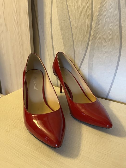 Продам туфли лодочки