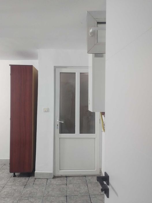 Dau in chirie mic spatiu vis a vis de Palatul Justitiei
