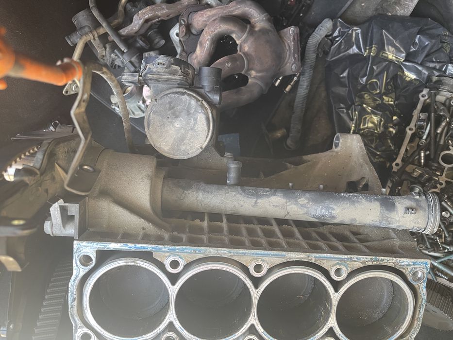 Vand dezmembrez motor vw golf BCA 1.4 benzina chiuloasa axa came egr..