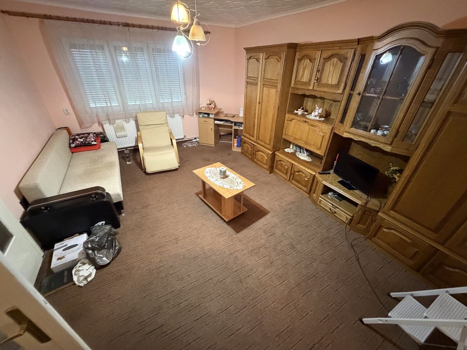 Inchiriez Spatiu comercial cu parcare privata ultracentral str republicii marghita