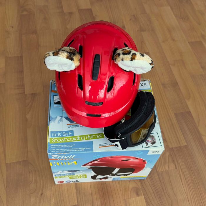 Echipament schi copii schiuri+bete, casca+ochelari, manusi, pantaloni