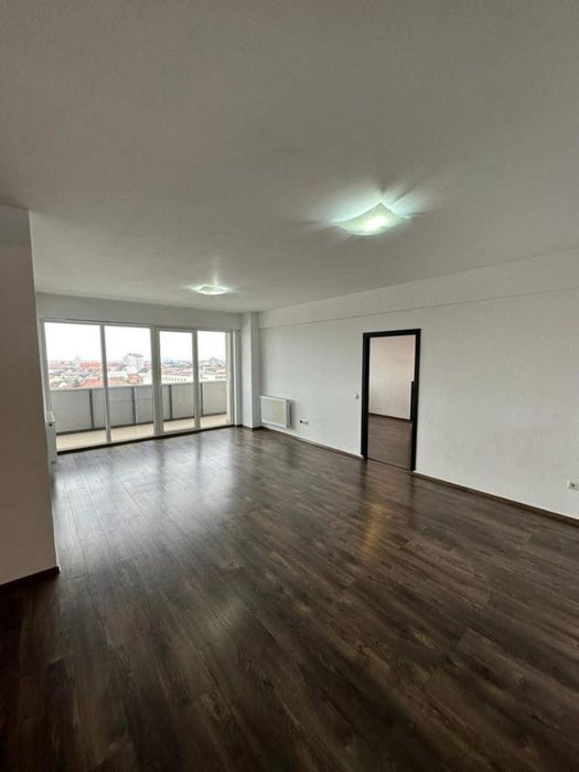 Ofer spre inchirere Apartament 3 Camere zona Piata Mare