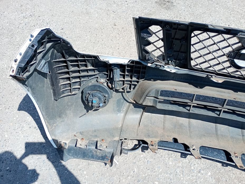 Bara fata completa cu proiectoare grile si spalator faruri Nissan Navara d40 facelift 2014 fara prinderi rupte sau alte probleme