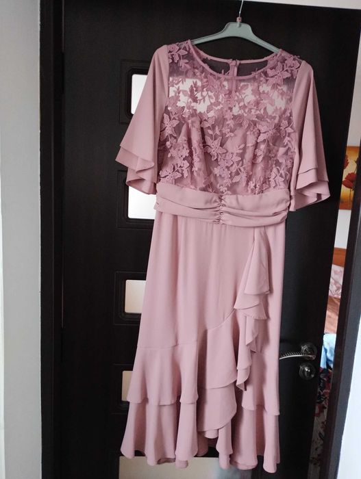 Vând rochie eleganta cu dantela