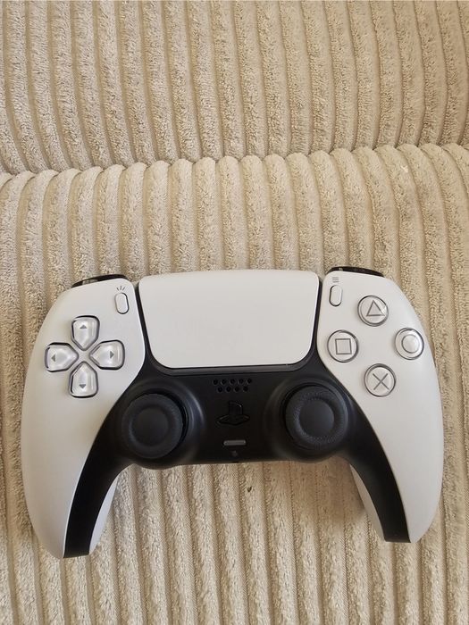 Sony Playstation 5 (Ps5) ,versiunea cu disc, Impecabil,soft 12.40