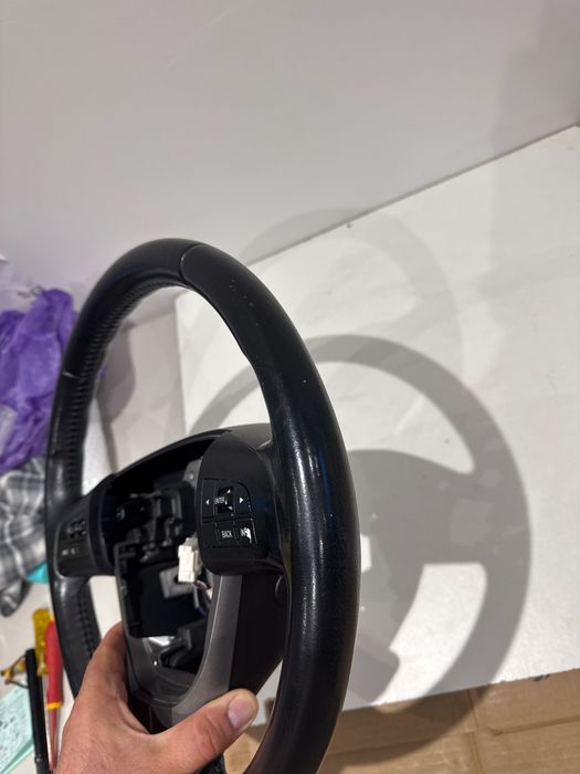 Mazda 3 кожен волан Мазда 3