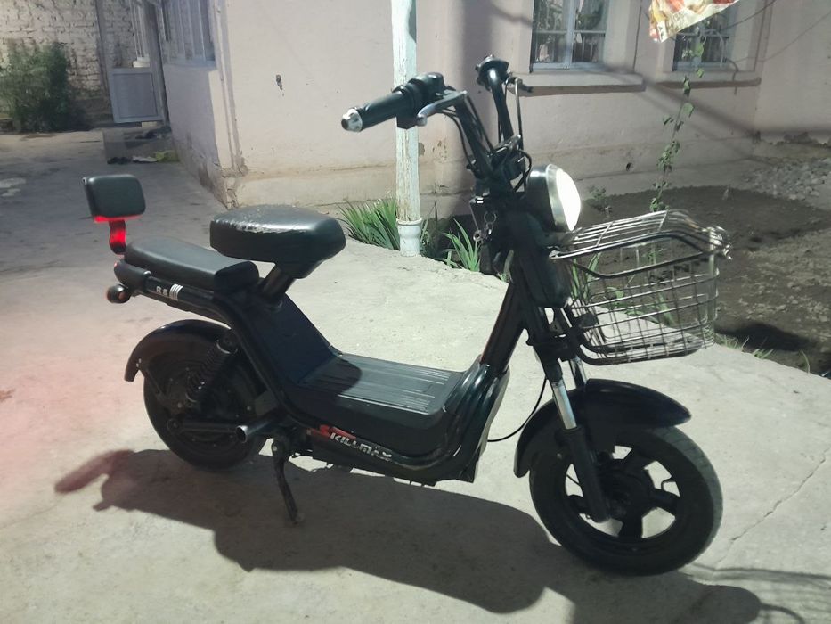 Скутр сотилади..