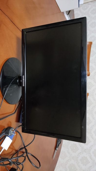 Монитор Samsung 18.5" S19A300N в отличном состоянии