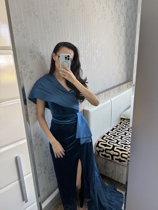 Вечернее темно синее платье