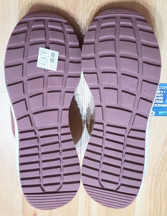 Нови оригинални маратонки SKECHERS за момиче