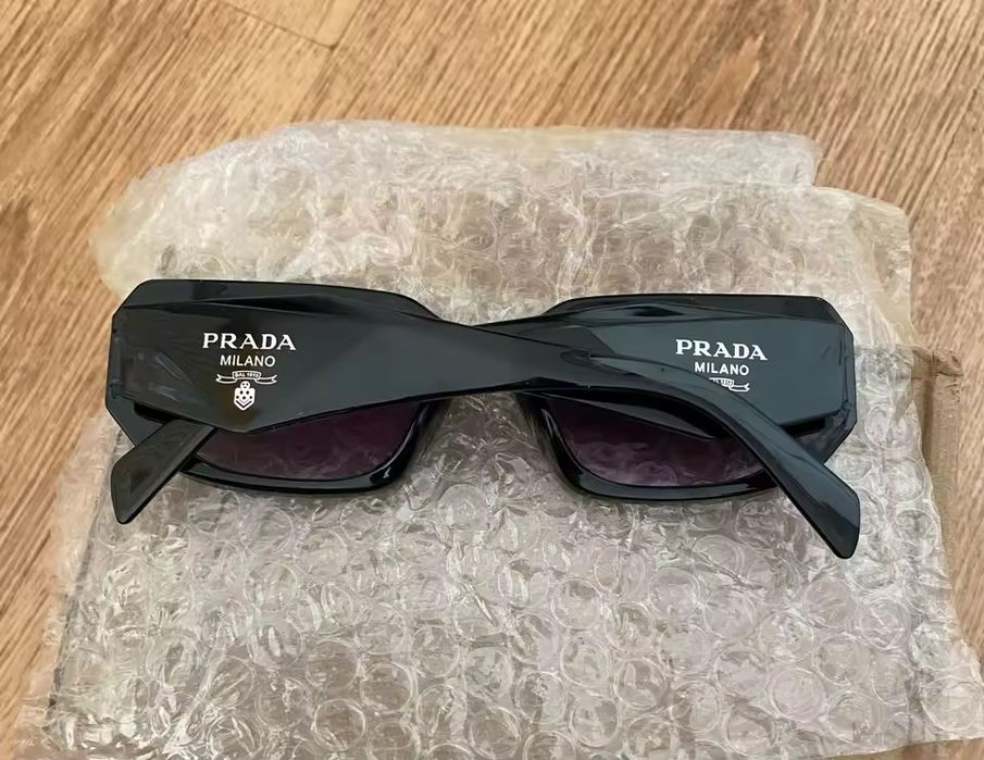 Ochelari de soare Prada