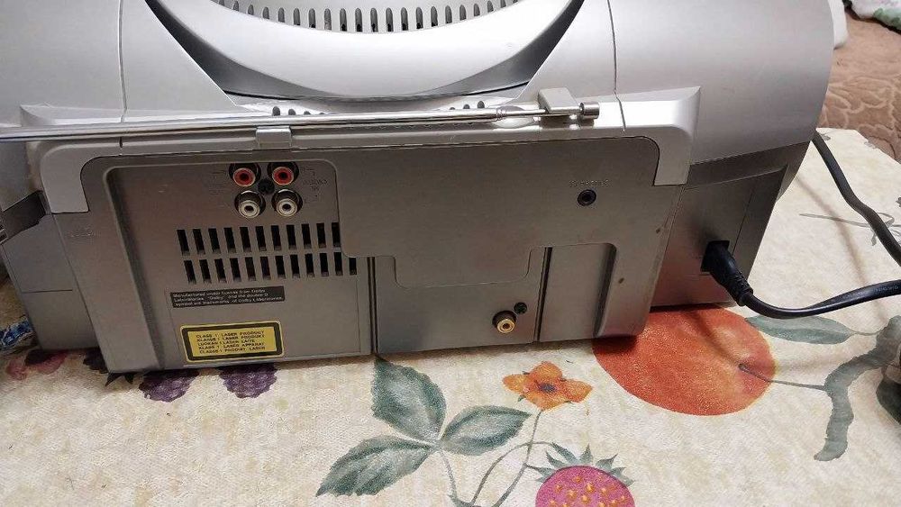 Продам магнитофон LG 4в1 Радио, кассеты, CD, mp3, Dvd