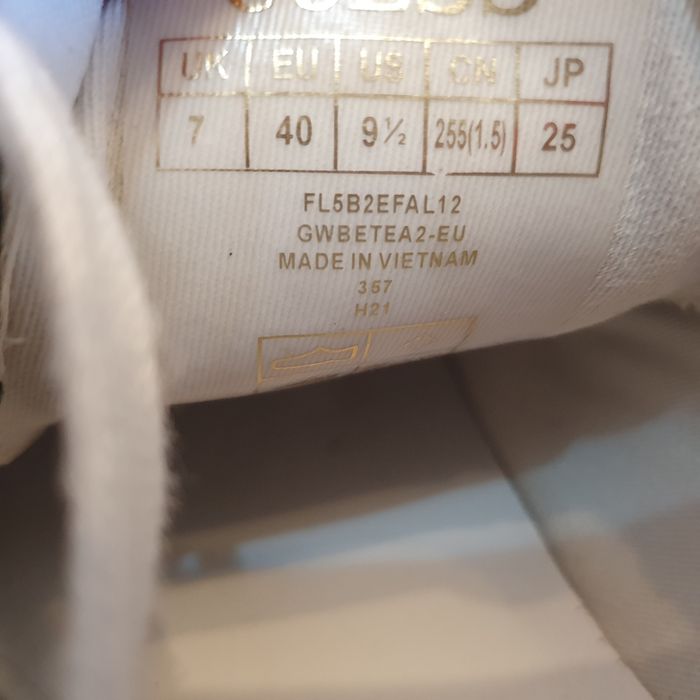 Pantofi Guess masura 40