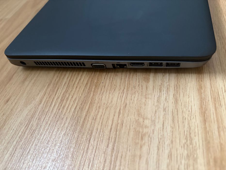 Vând laptop HP 400 lei