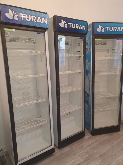 Продается витринный холодильник