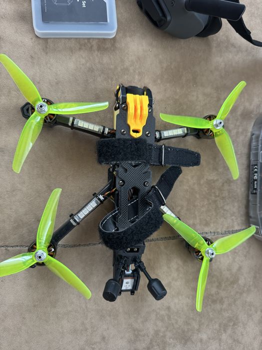 Dronă FPV completă cu toate accesoriile