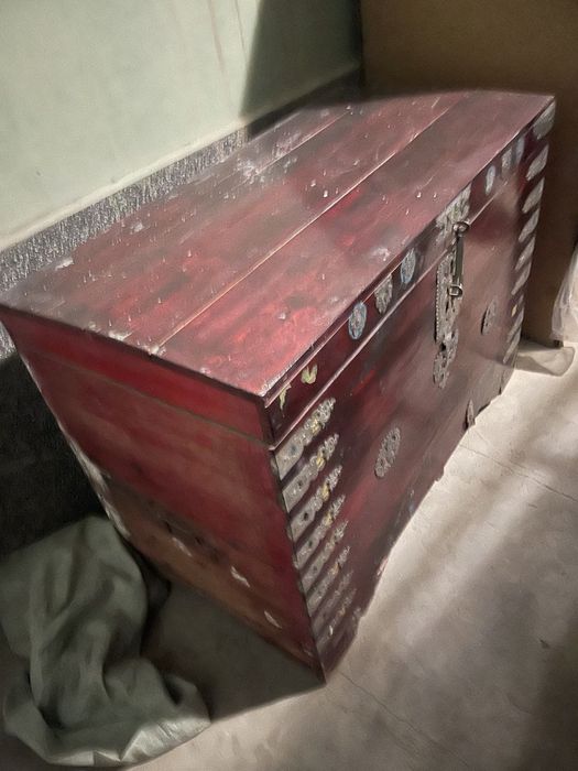 Сандиқлар сотилади.