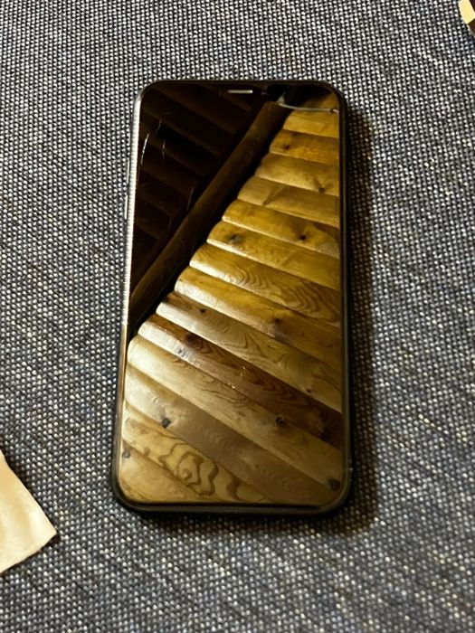 Продам iPhone XR