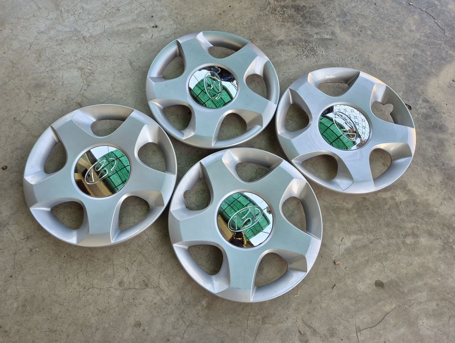 Două seturi de capace originale Hyundai R15 5x114,3 - 52960/3A700