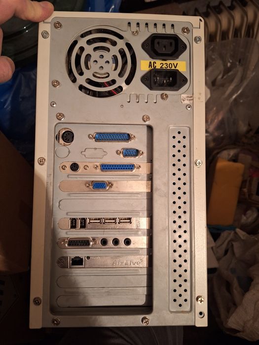 Vând calculator Pentium 2 Intel 350