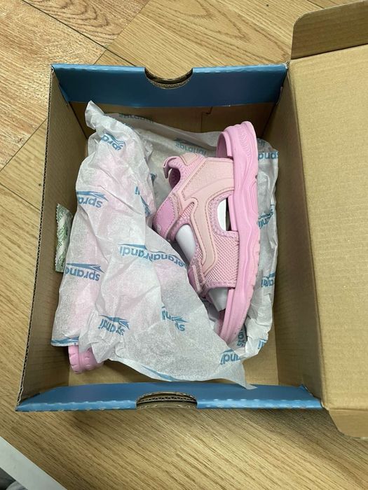 Продавам детски сандалки Sprandi номер 28.