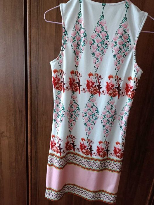 Отдаю платья бесплатно