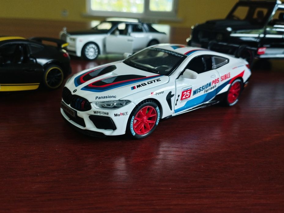 Металлические машинки для коллекции