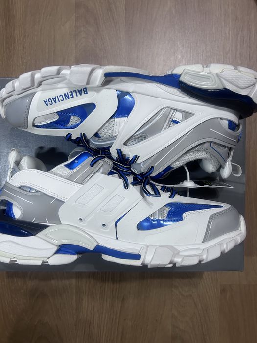 Balenciaga         .