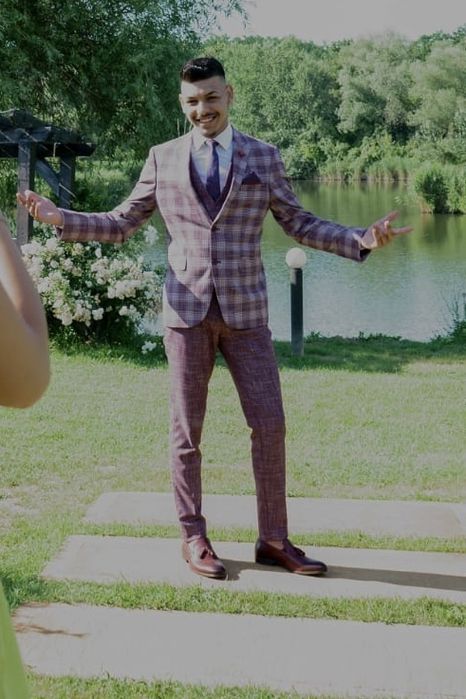 Vând costum elegant , purtat o singură dată