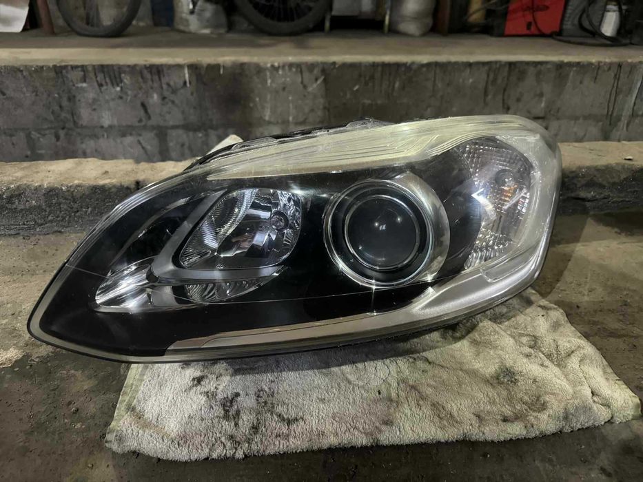 Far XENON adaptiv stanga Volvo XC60 Facelift