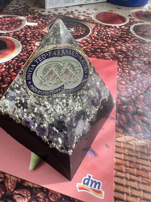 Пирамида привлича успех и пари