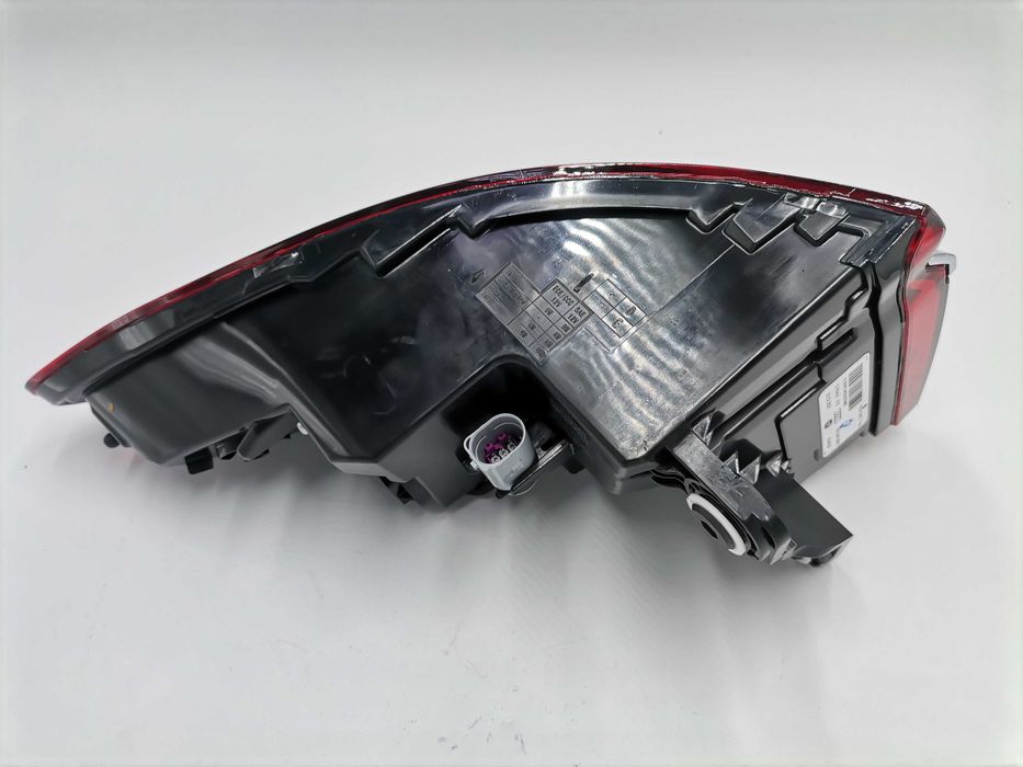 Нов 4N0945208R Audi S8 A8 4N D5 OLED Десен Стоп