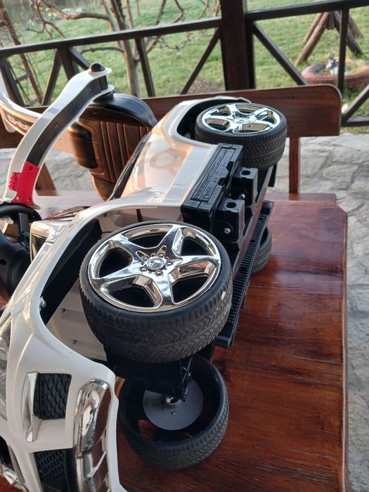 Мерцедес AMG, количка за бутане,каране,водене.