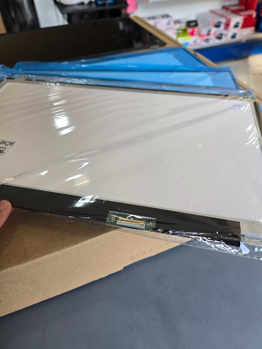 Noutbuklar uchun ekranlar optom naxlarda