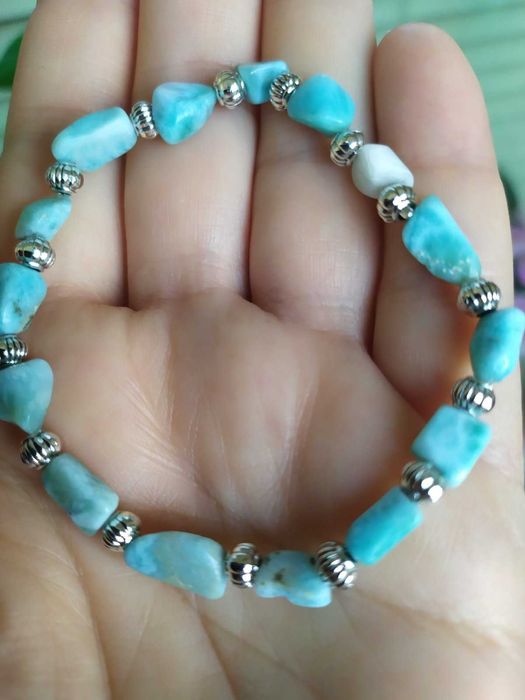 Гривни от естествени камъни