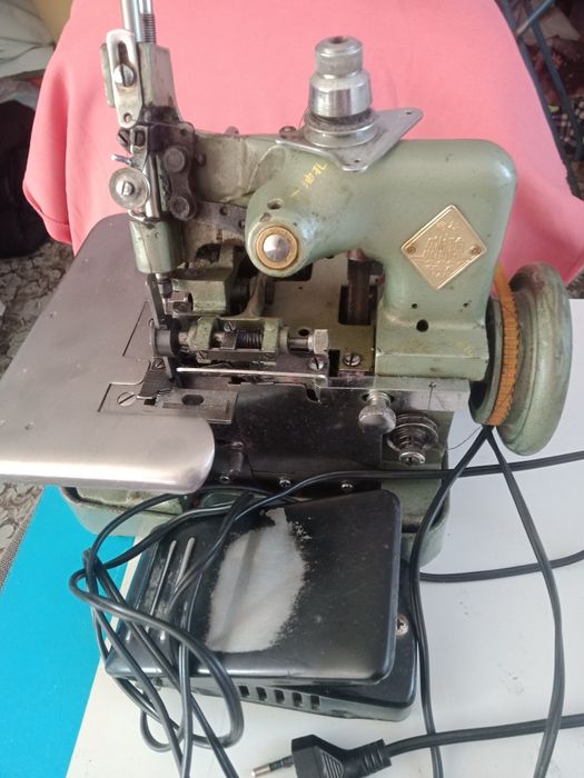 Продается швейная машина и оверлок